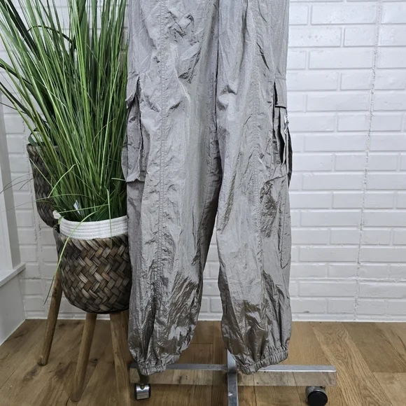 Forever 21 Gray Halographic Sleeveless Cargo Jumpsuit Size Large - Picture 16 of 16